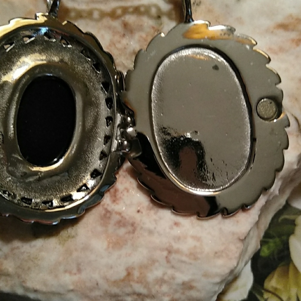 Gemstone Locket - Picture 4 of 4